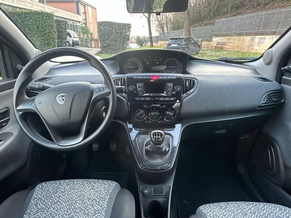 Lancia Ypsilon usata a Salerno (5)