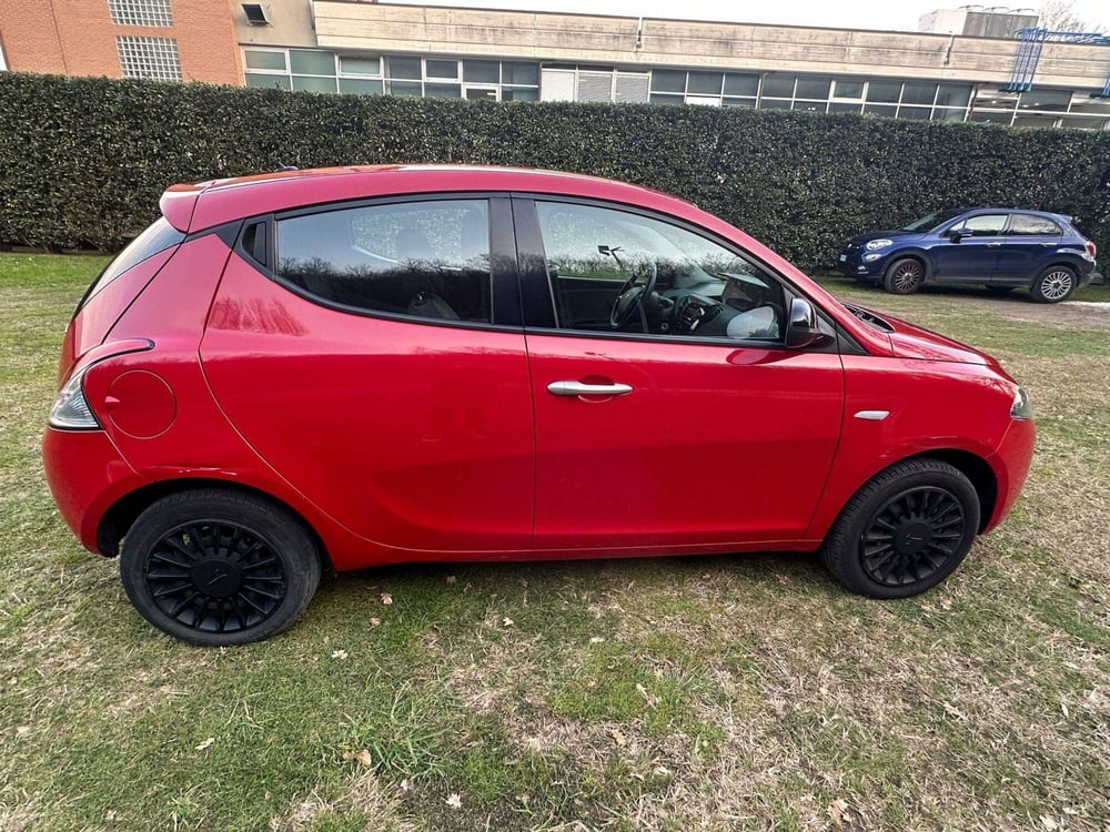 Lancia Ypsilon usata a Salerno (9)