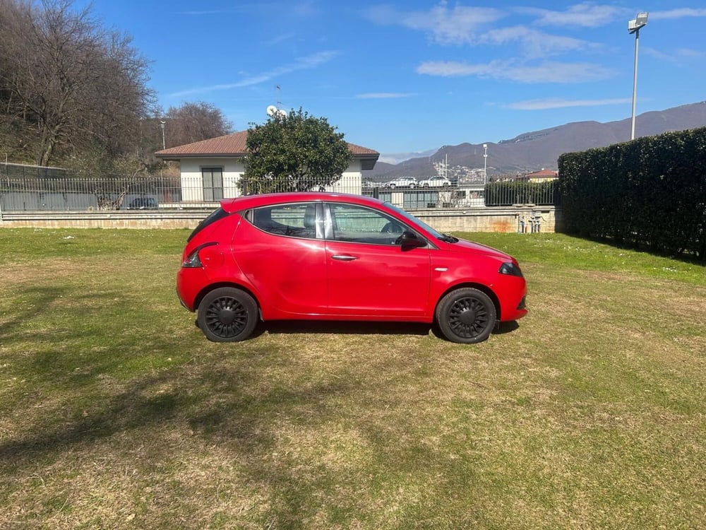 Lancia Ypsilon usata a Salerno (11)