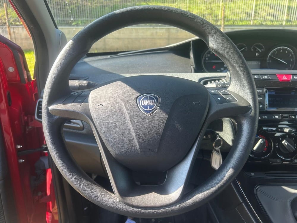 Lancia Ypsilon usata a Salerno (15)