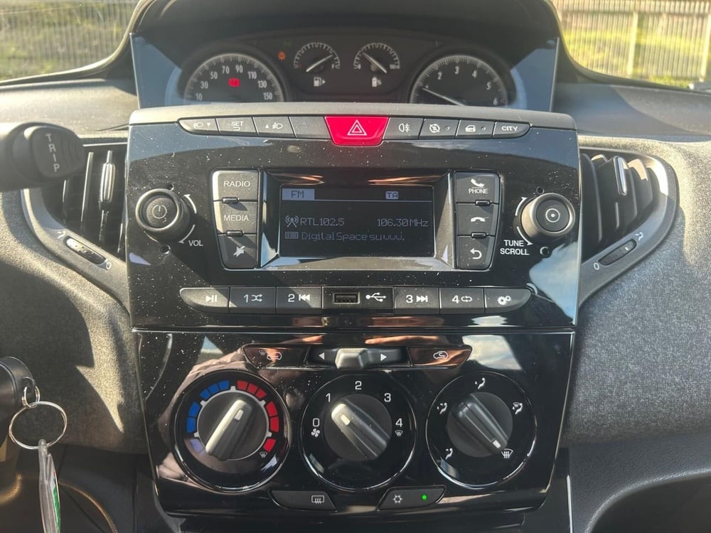 Lancia Ypsilon usata a Salerno (17)