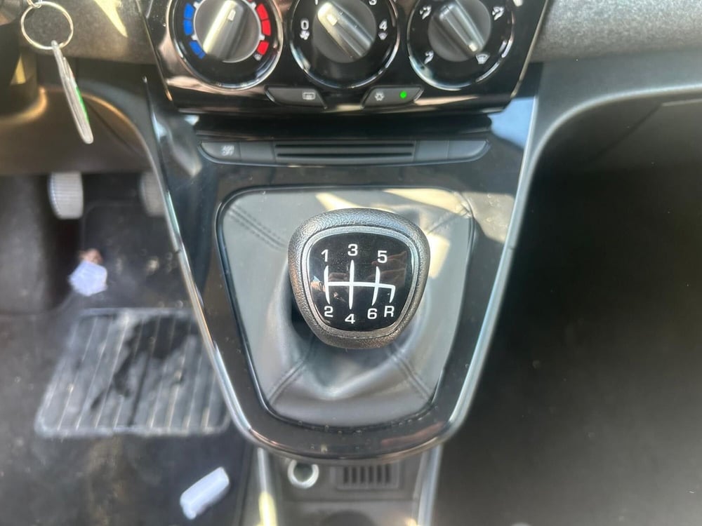 Lancia Ypsilon usata a Salerno (18)