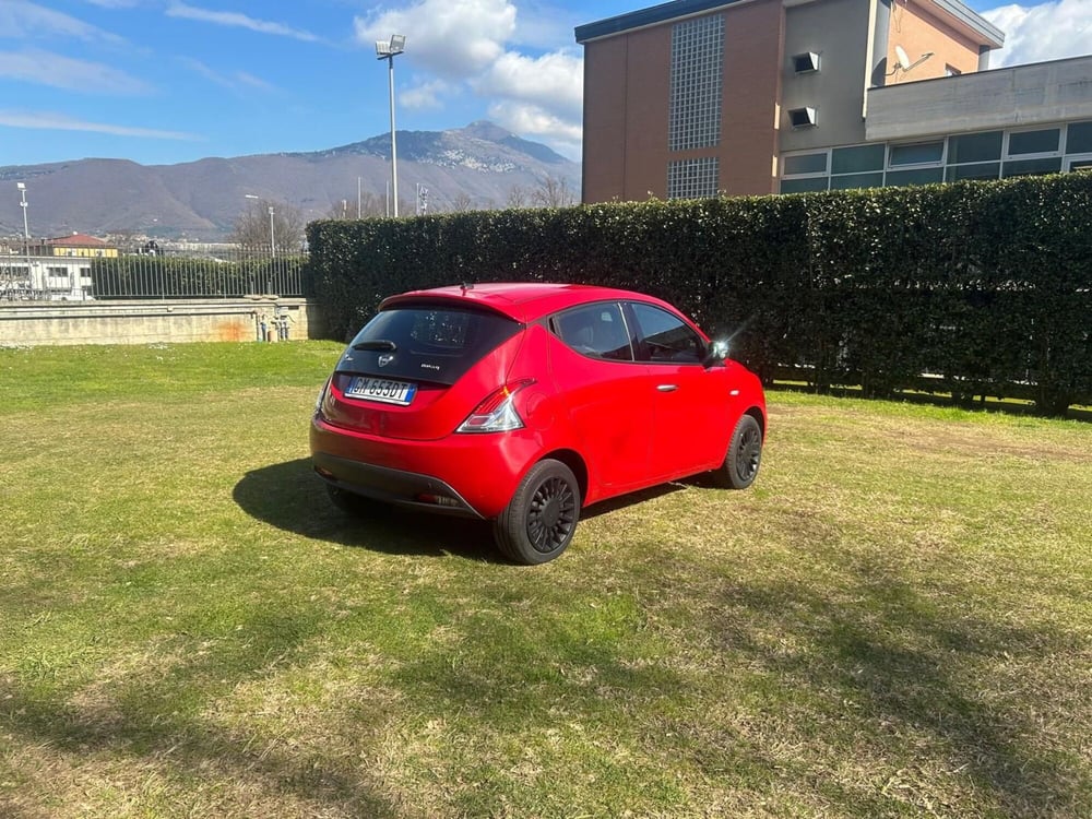 Lancia Ypsilon usata a Salerno (3)