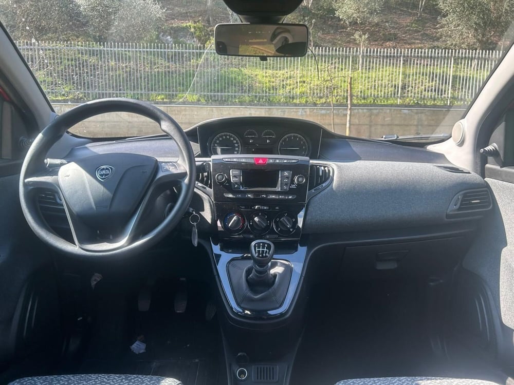 Lancia Ypsilon usata a Salerno (5)