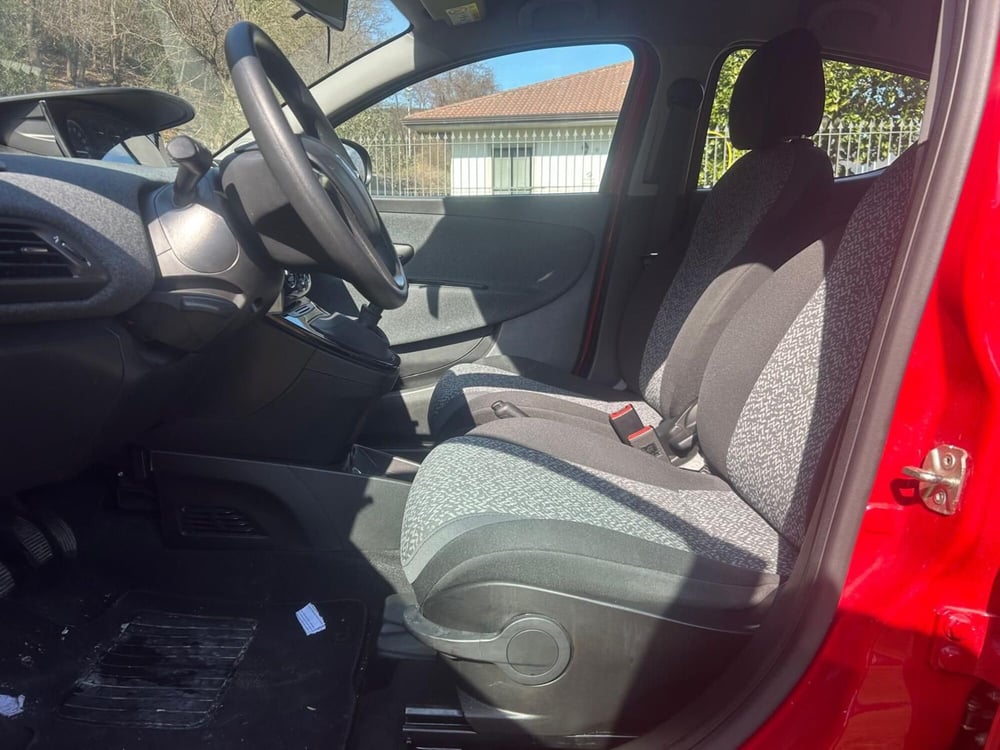 Lancia Ypsilon usata a Salerno (6)
