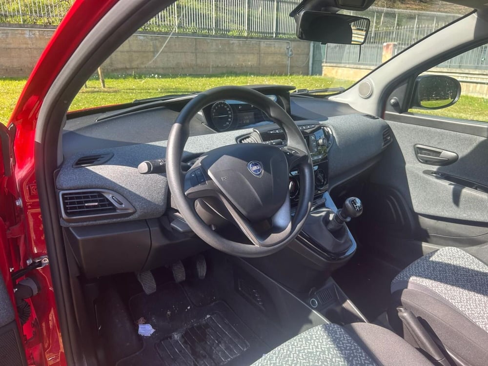 Lancia Ypsilon usata a Salerno (8)