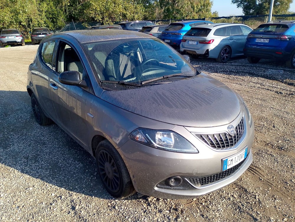 Lancia Ypsilon usata a Salerno (2)