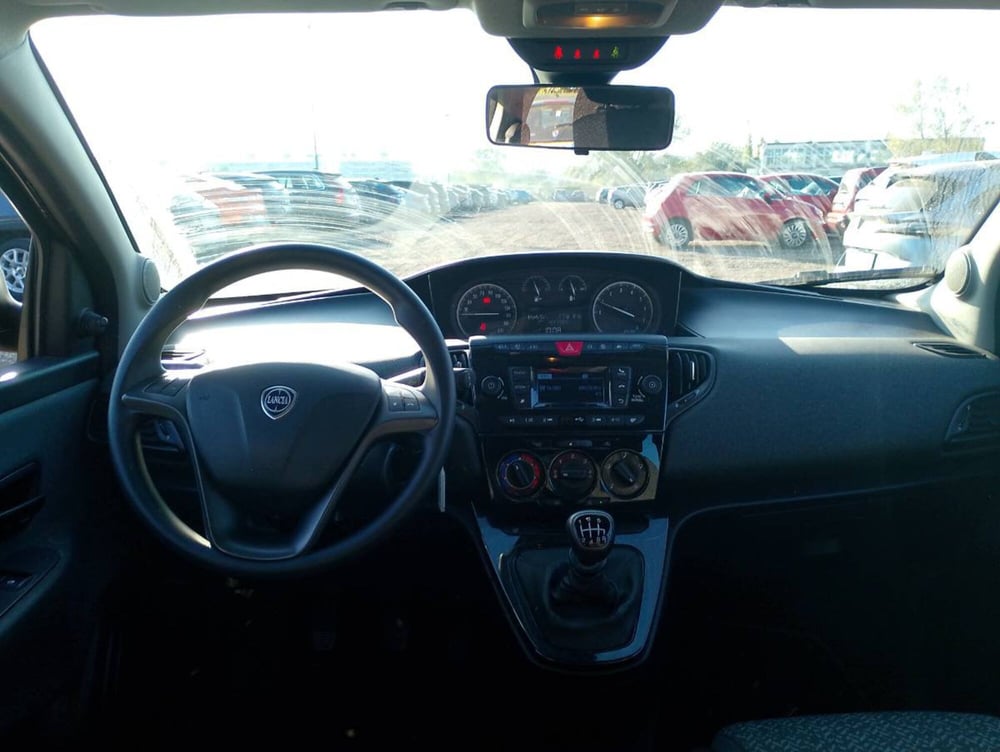 Lancia Ypsilon usata a Salerno (5)