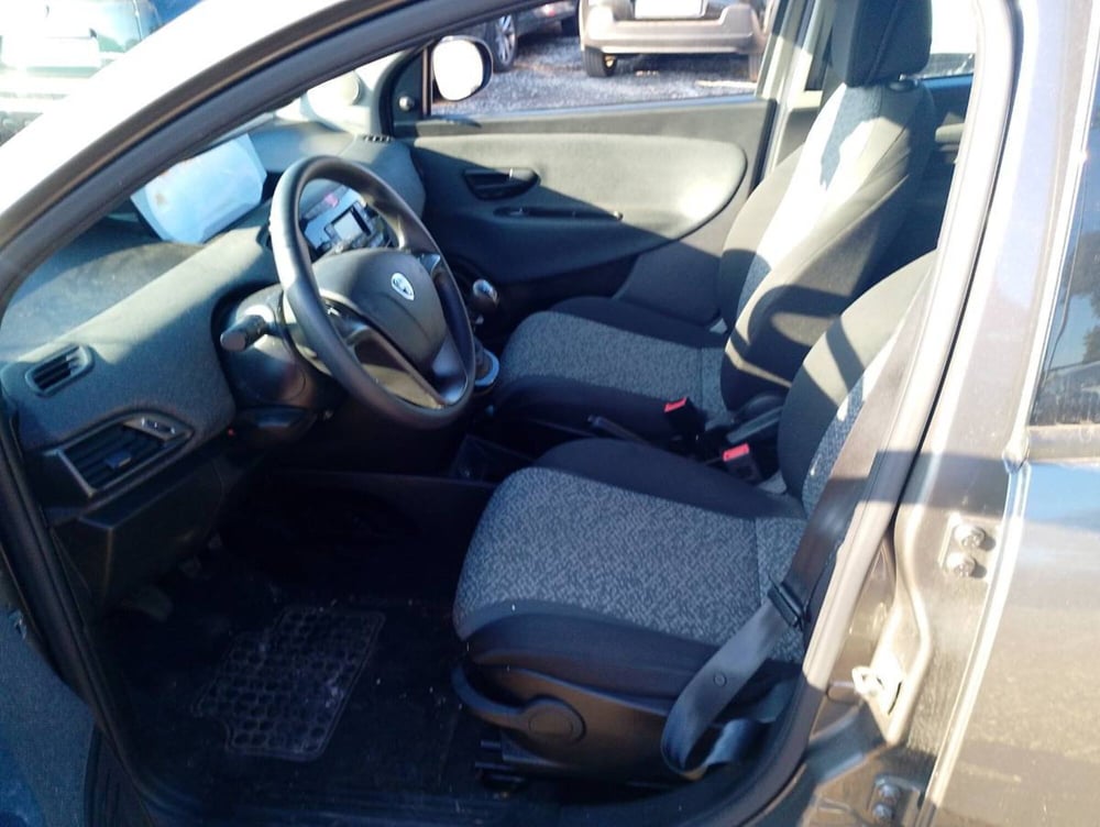 Lancia Ypsilon usata a Salerno (6)