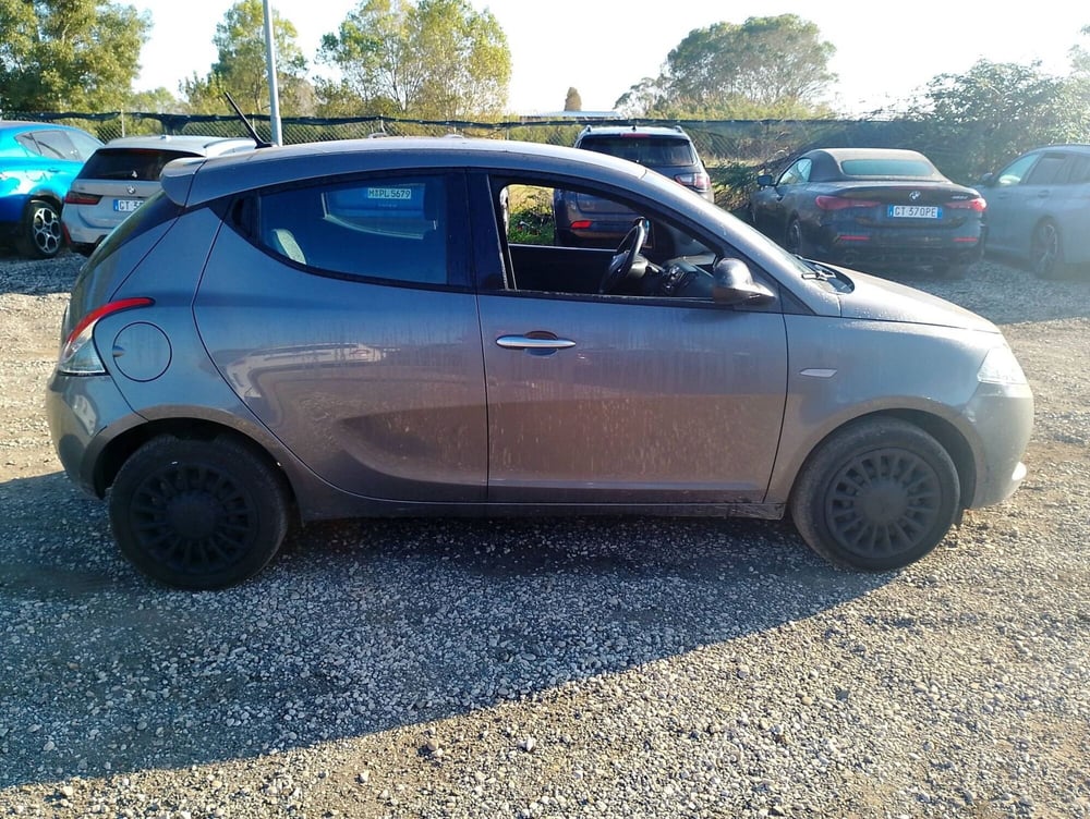 Lancia Ypsilon usata a Salerno (9)