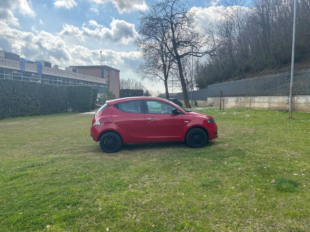 Lancia Ypsilon usata a Salerno (11)