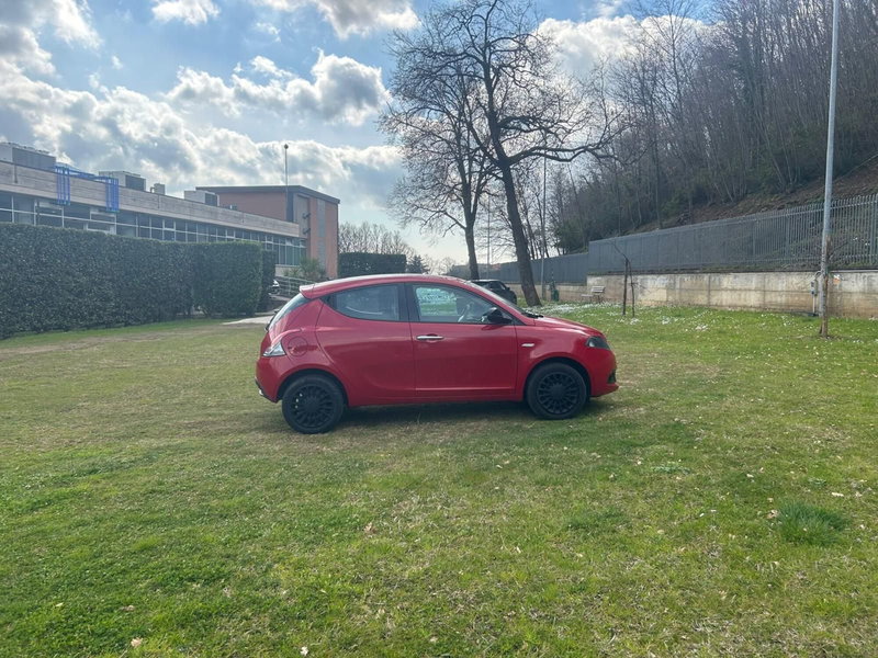 Lancia Ypsilon usata a Salerno (11)