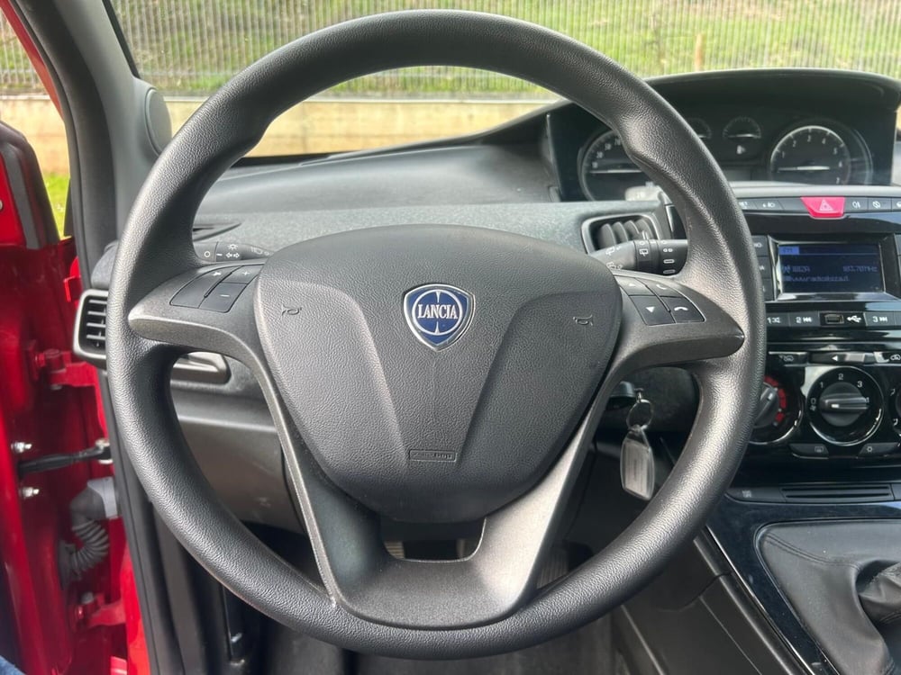 Lancia Ypsilon usata a Salerno (15)