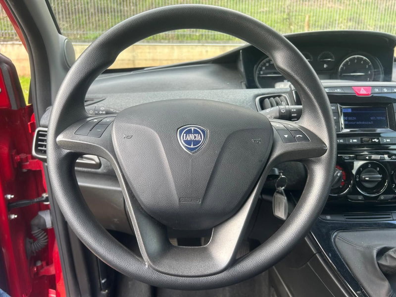 Lancia Ypsilon usata a Salerno (15)