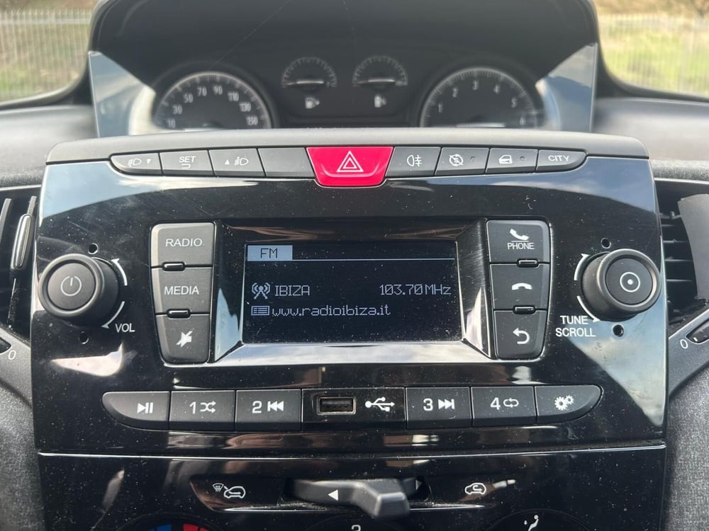 Lancia Ypsilon usata a Salerno (17)