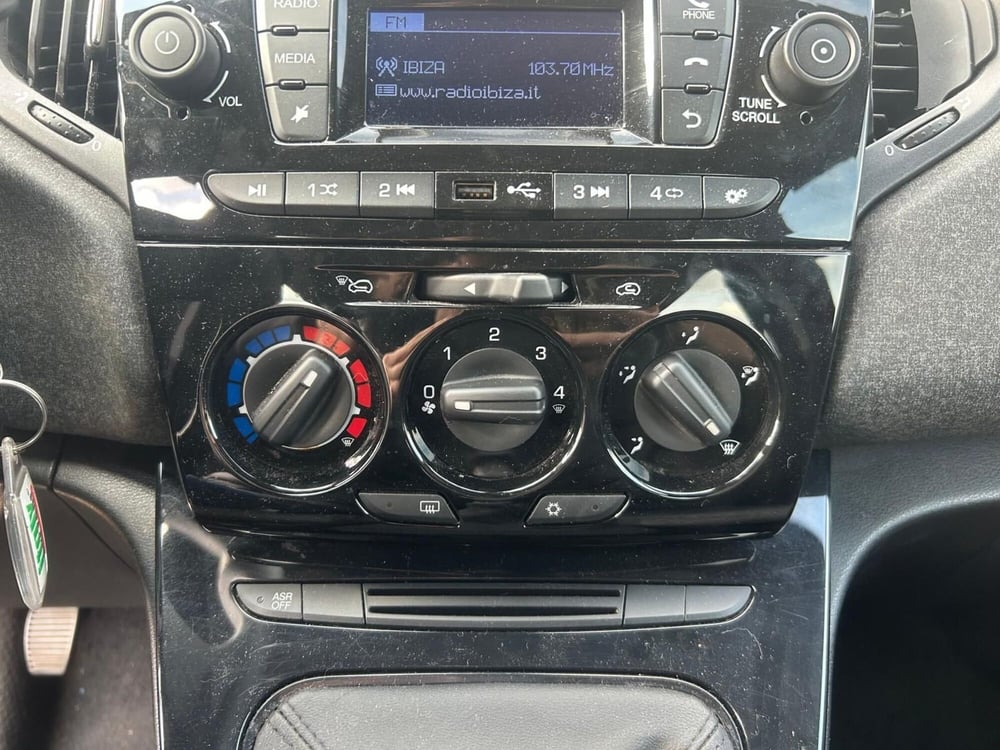 Lancia Ypsilon usata a Salerno (18)