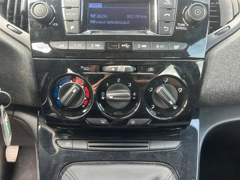 Lancia Ypsilon usata a Salerno (18)