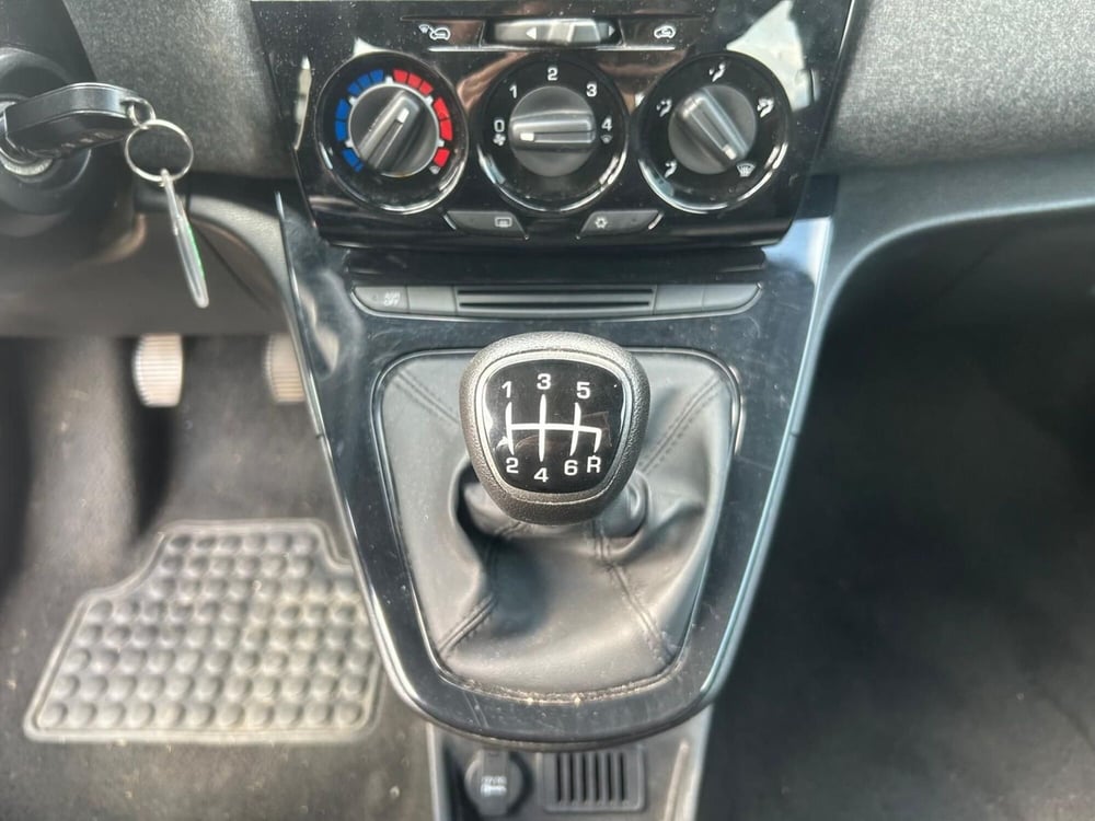 Lancia Ypsilon usata a Salerno (19)