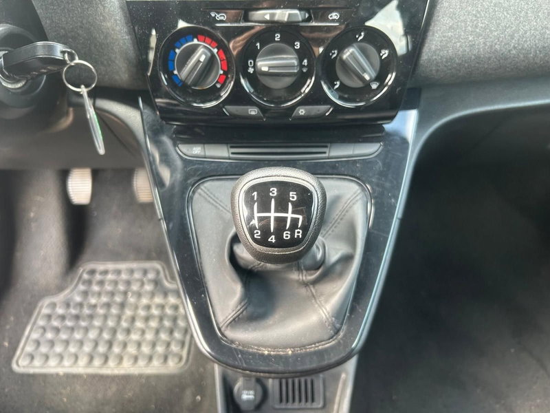 Lancia Ypsilon usata a Salerno (19)