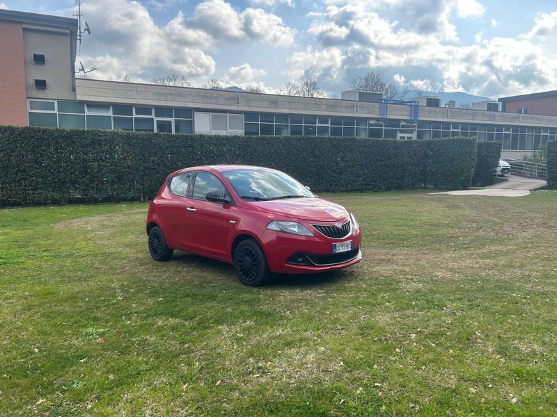 Lancia Ypsilon usata a Salerno (2)
