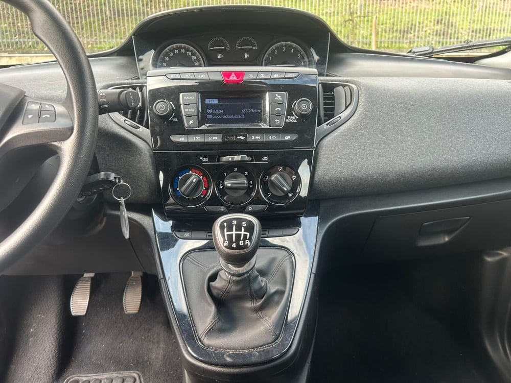 Lancia Ypsilon usata a Salerno (20)