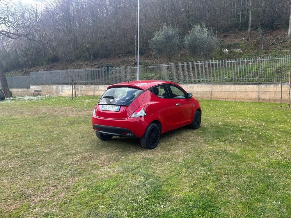 Lancia Ypsilon usata a Salerno (3)