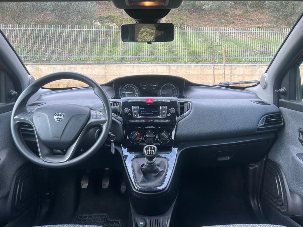 Lancia Ypsilon usata a Salerno (5)
