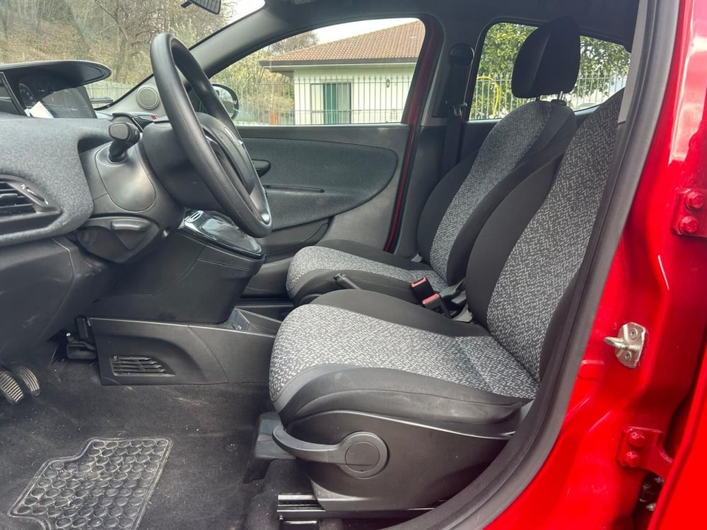 Lancia Ypsilon usata a Salerno (6)