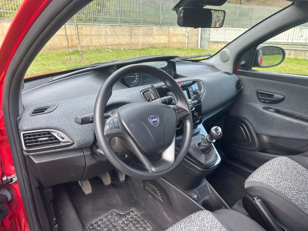 Lancia Ypsilon usata a Salerno (8)