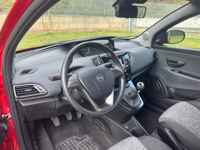 Lancia Ypsilon usata a Salerno (8)