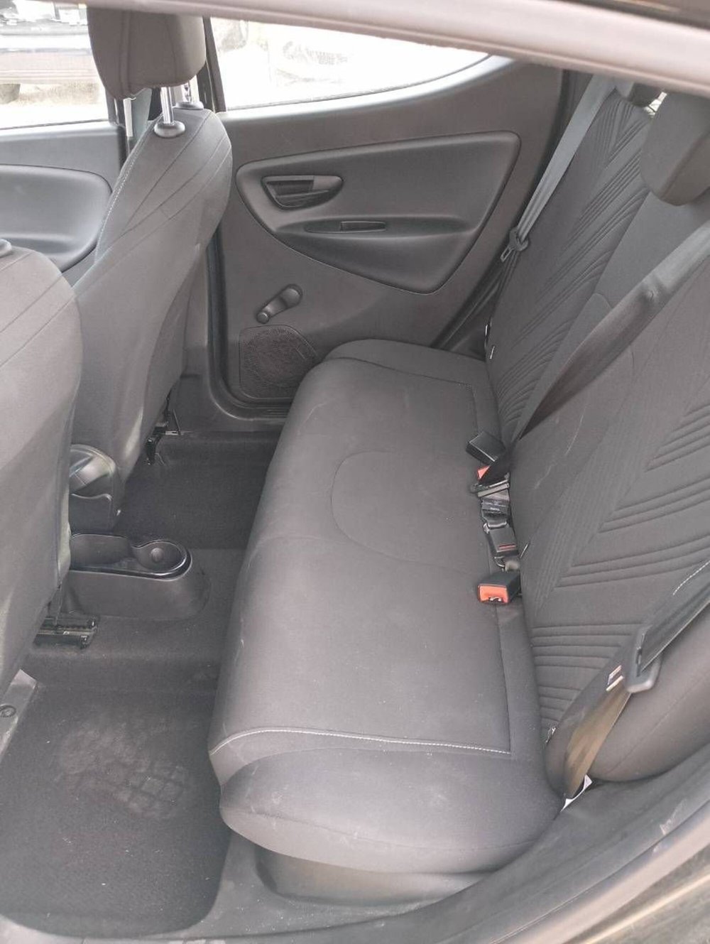 Lancia Ypsilon usata a Salerno (7)