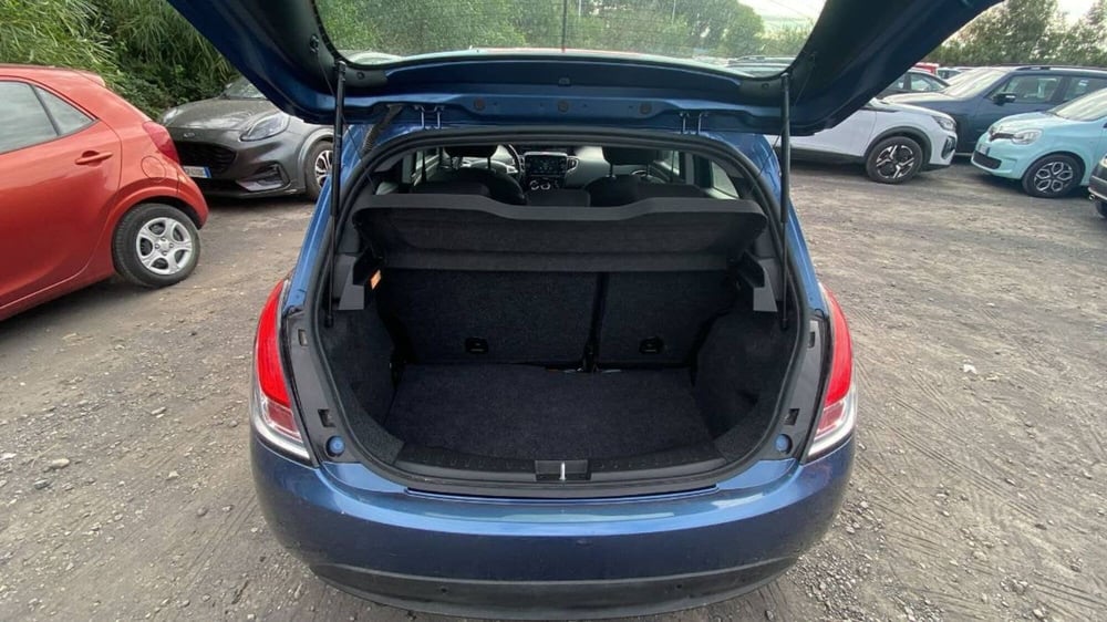 Lancia Ypsilon usata a Salerno (11)