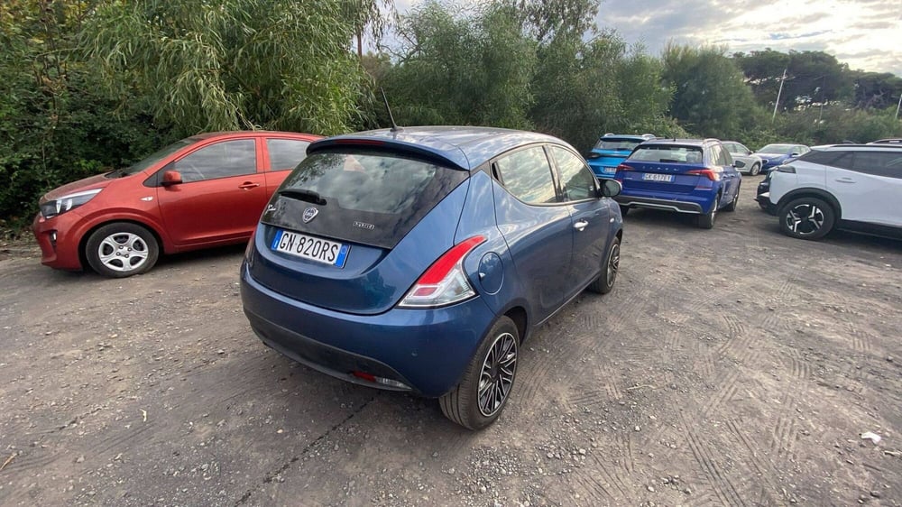 Lancia Ypsilon usata a Salerno (3)