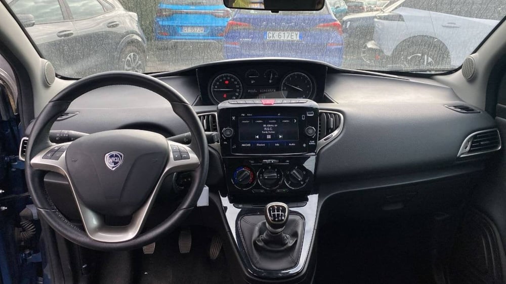 Lancia Ypsilon usata a Salerno (5)