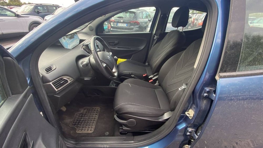 Lancia Ypsilon usata a Salerno (6)