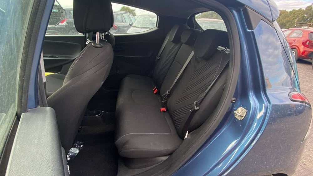 Lancia Ypsilon usata a Salerno (7)