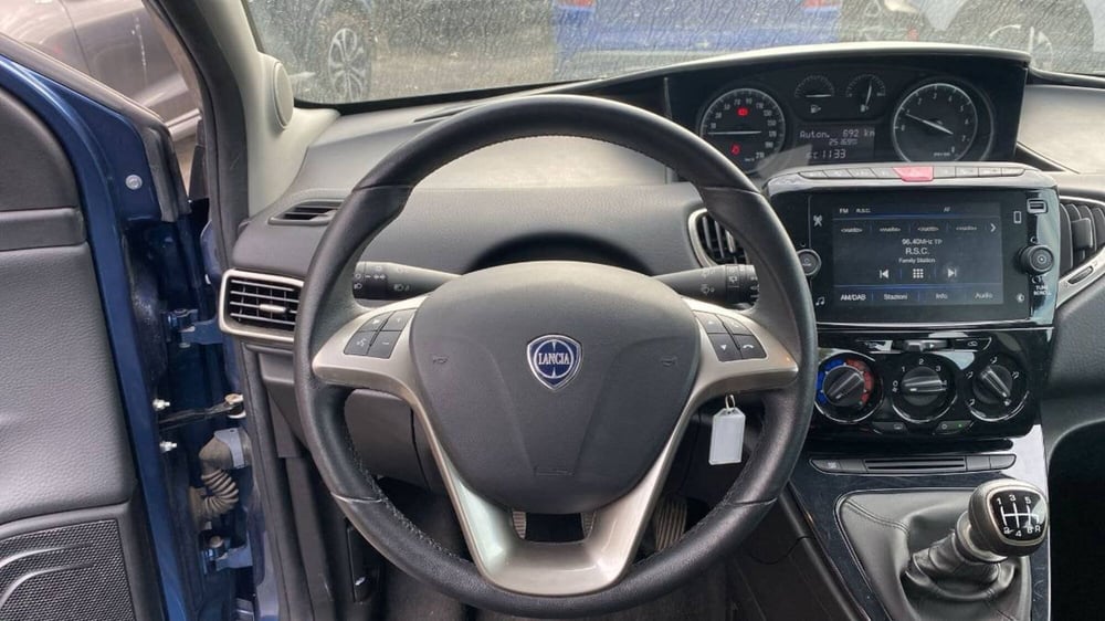 Lancia Ypsilon usata a Salerno (8)