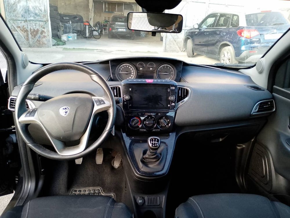 Lancia Ypsilon usata a Salerno (5)
