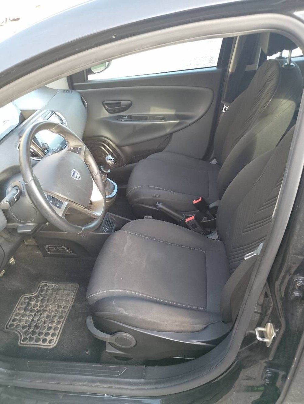 Lancia Ypsilon usata a Salerno (6)