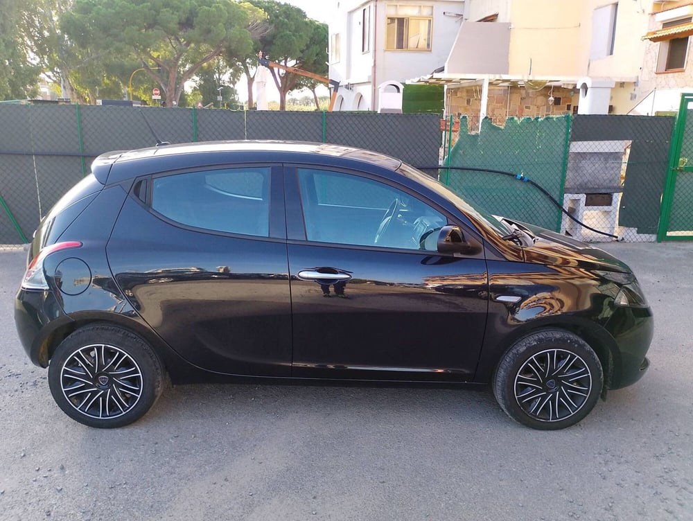 Lancia Ypsilon usata a Salerno (9)