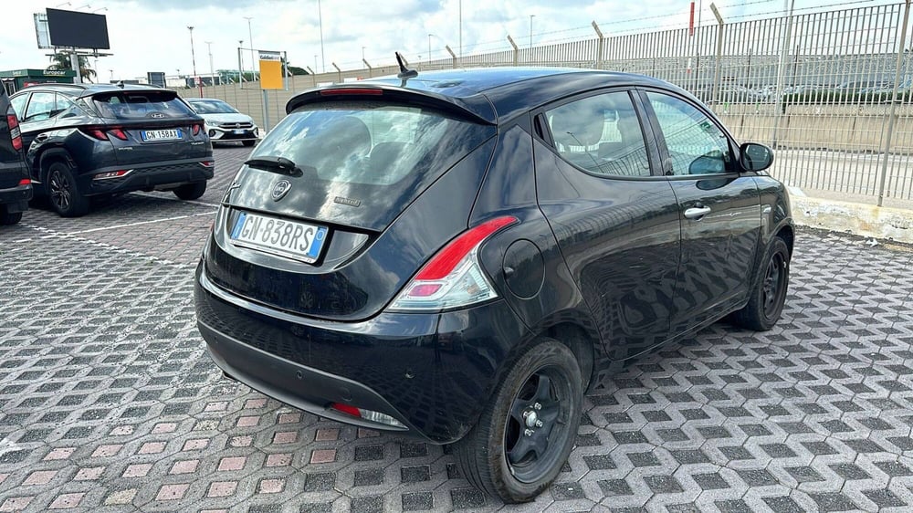 Lancia Ypsilon usata a Salerno (3)