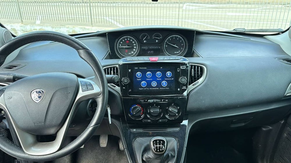 Lancia Ypsilon usata a Salerno (5)