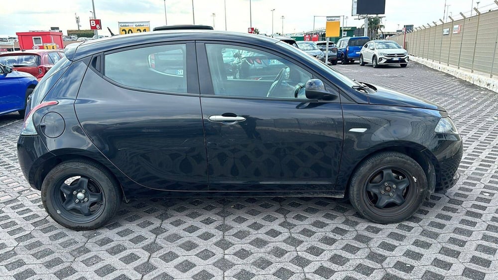 Lancia Ypsilon usata a Salerno (9)