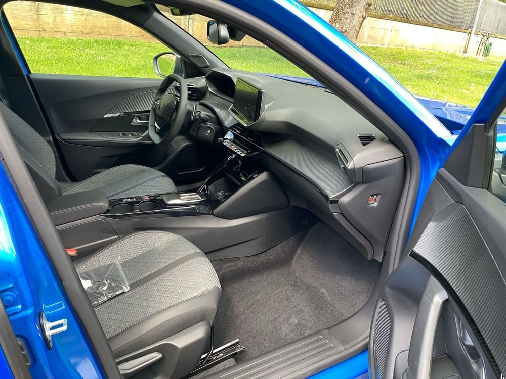 Peugeot 2008 nuova a Salerno (17)