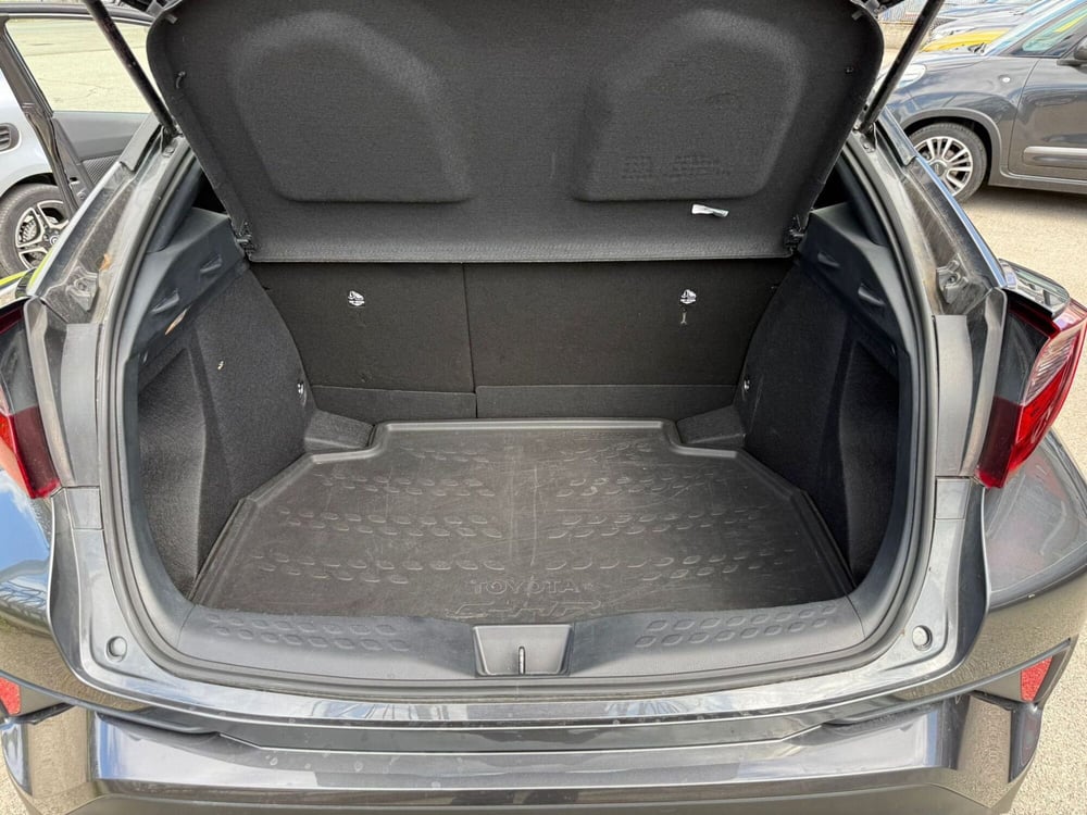 Toyota Toyota C-HR usata a Salerno (11)