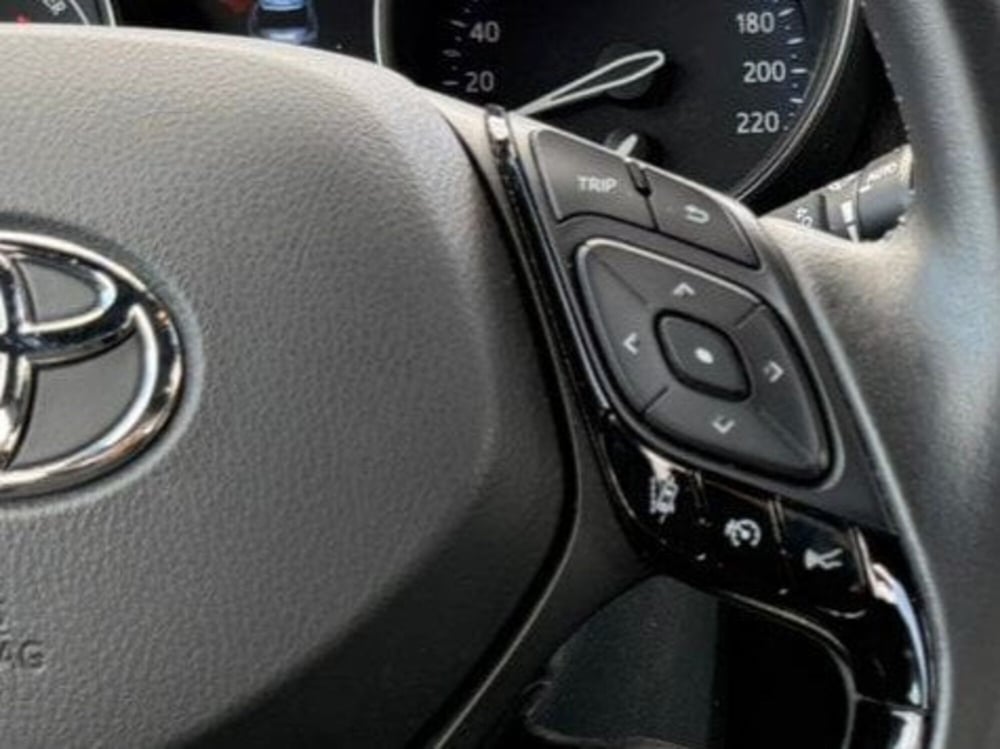 Toyota Toyota C-HR usata a Salerno (16)