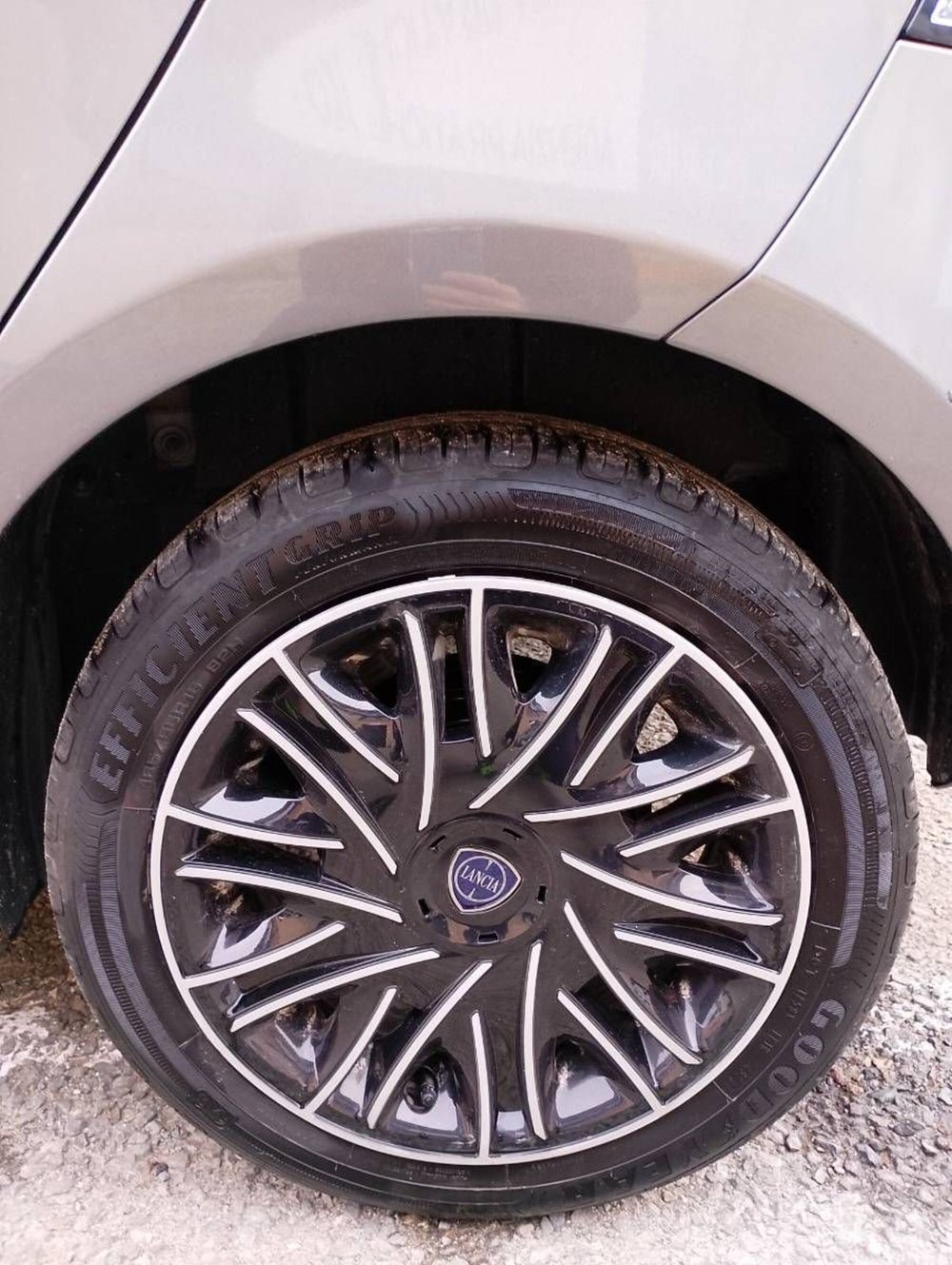 Lancia Ypsilon usata a Salerno (12)