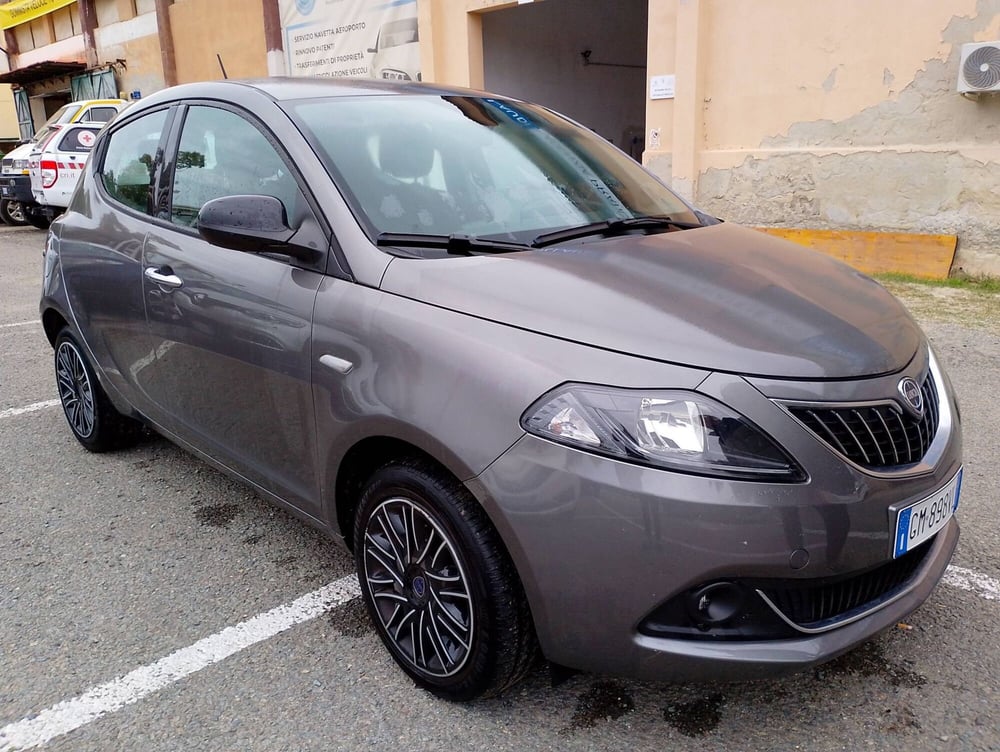 Lancia Ypsilon usata a Salerno (2)