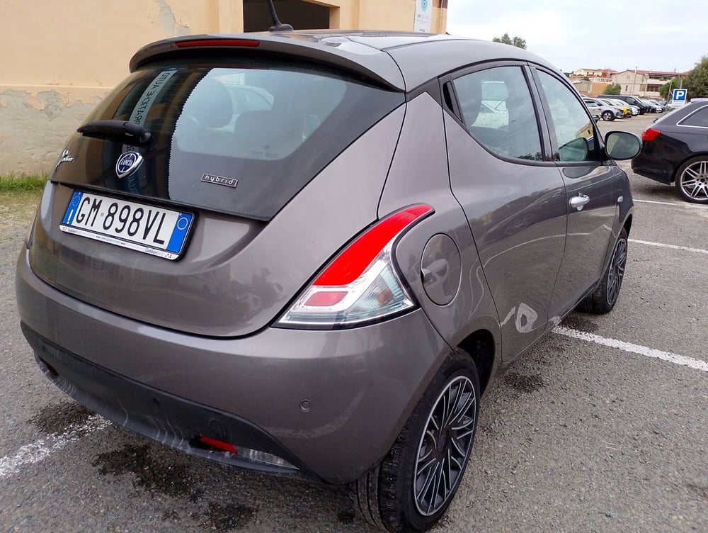 Lancia Ypsilon usata a Salerno (3)