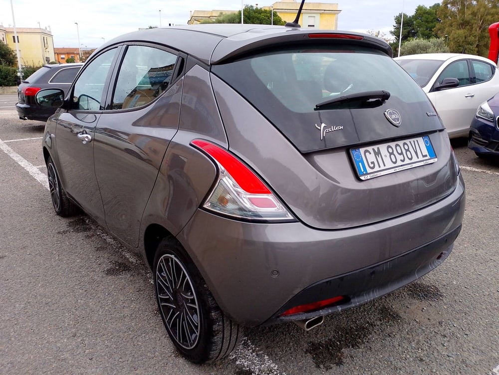 Lancia Ypsilon usata a Salerno (4)